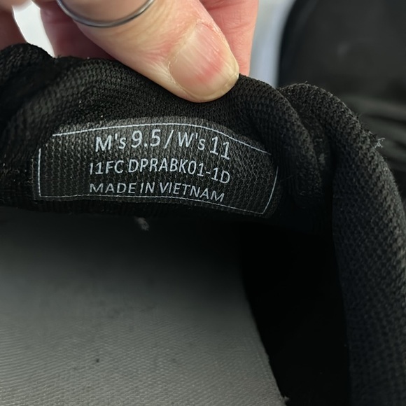 Kizik black Shoes / Sneakers 9.5 - Picture 5 of 8